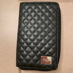 ITbrushes by ULTA zip makeup & brush holder